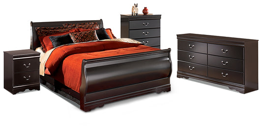 Huey Vineyard Queen Sleigh Bed with Mirrored Dresser and Nightstand