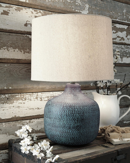 Malthace Metal Table Lamp (1/CN)