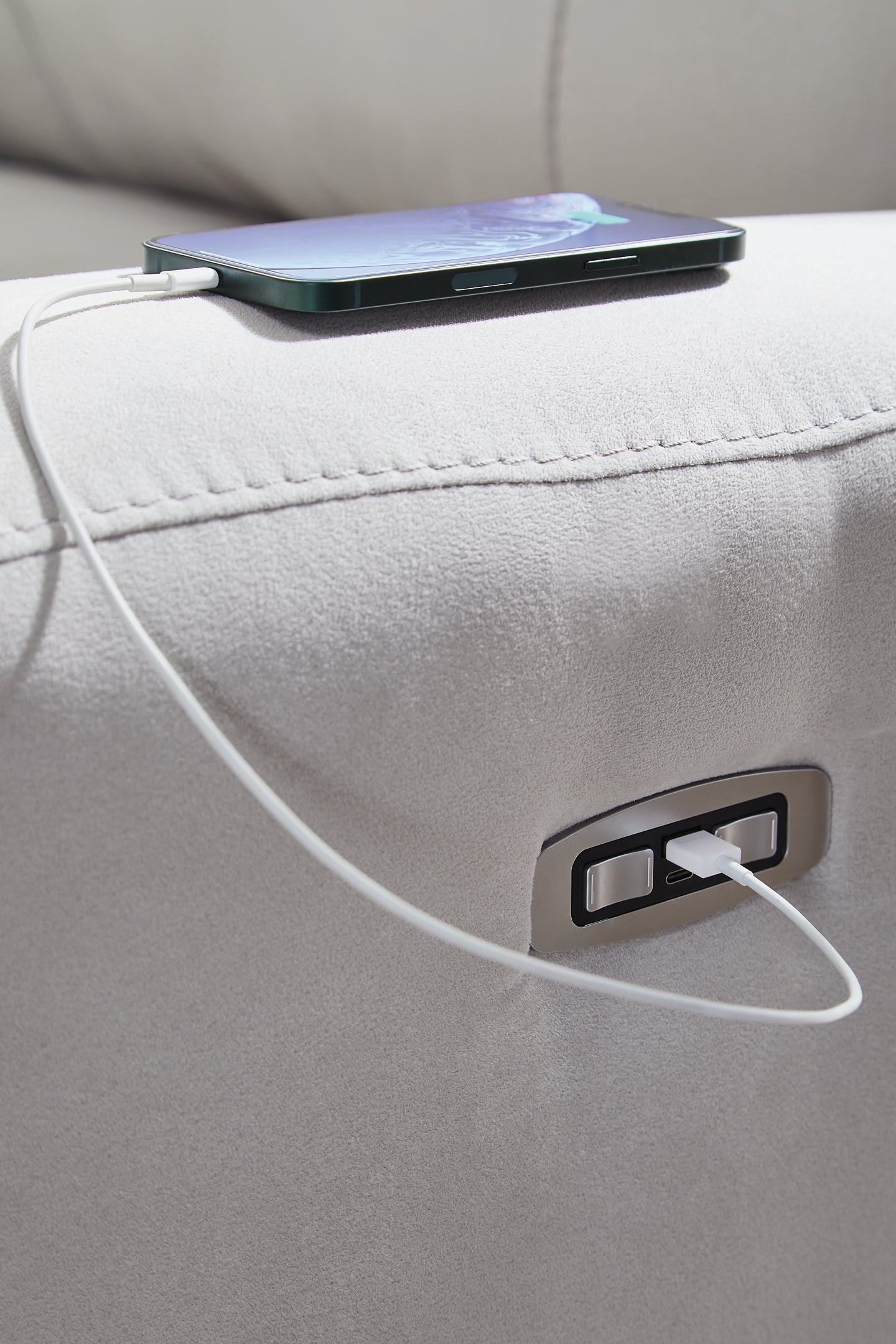 Social Pointe PWR Recliner/ADJ Headrest