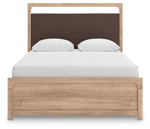 Kinlanni Queen Upholstered Platform Bed, Dresser and Mirror