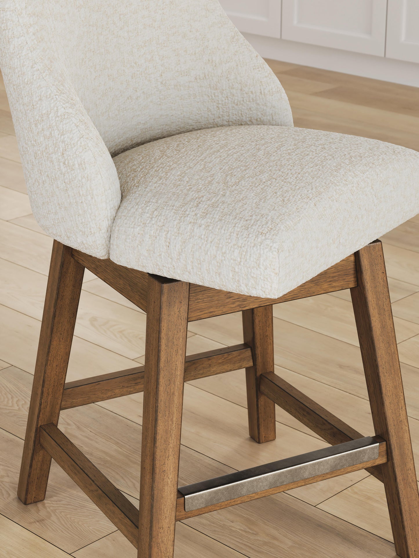 Cabalynn Upholstered Barstool (2/CN)
