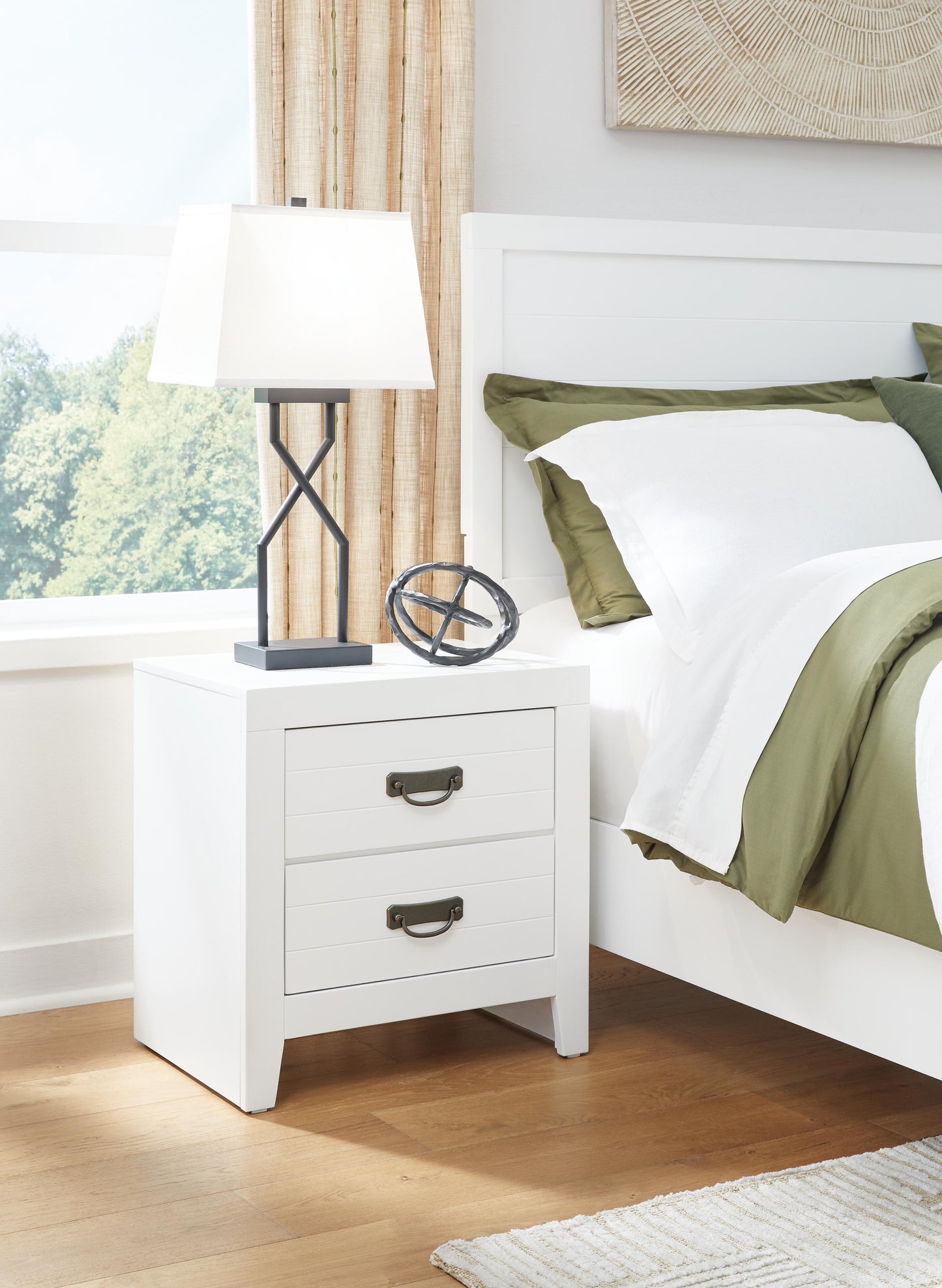 Binterglen King Panel Bed with Mirrored Dresser and Nightstand