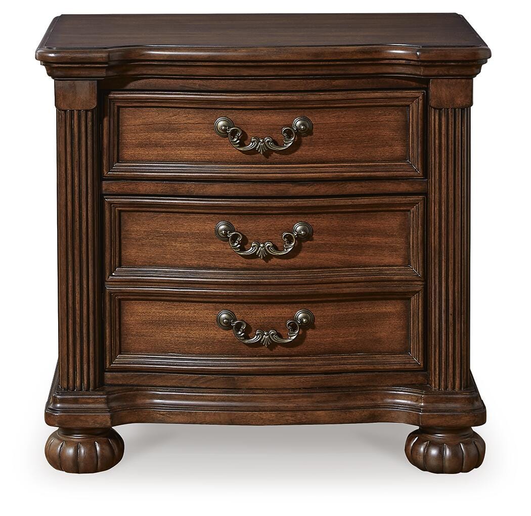 Lavinton California King Poster Bed, Dresser, Mirror, Chest and Nightstand