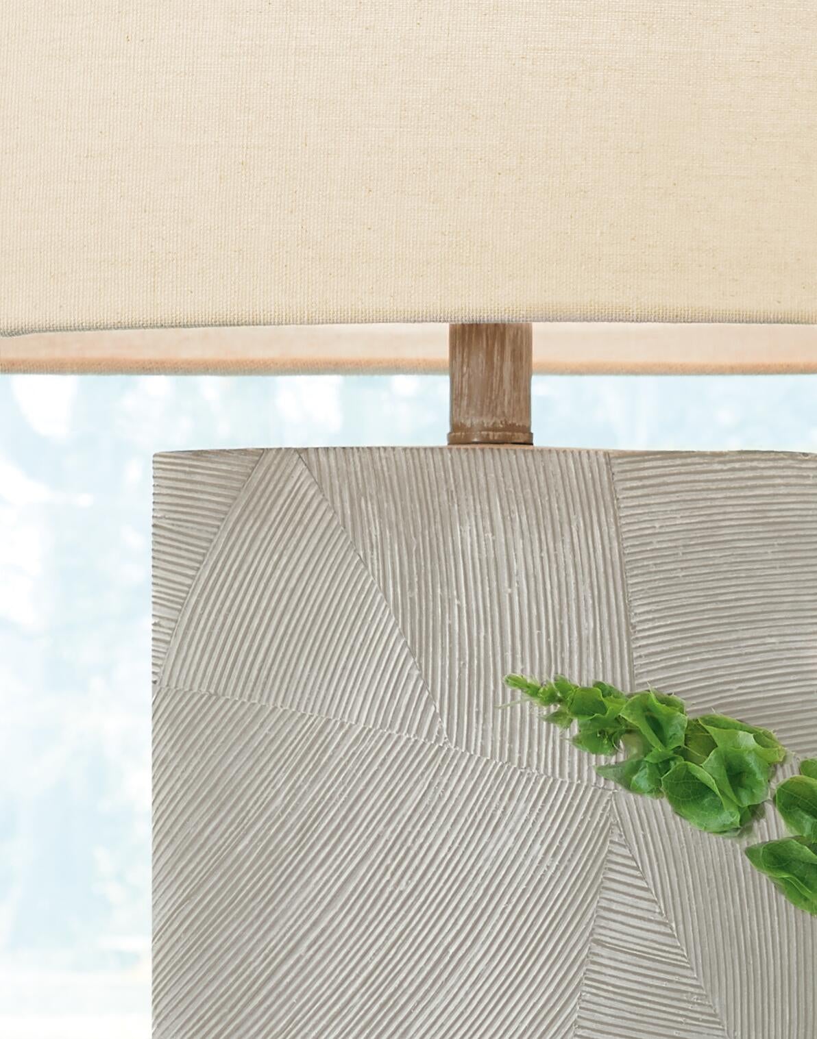 Bradard Poly Table Lamp (1/CN)