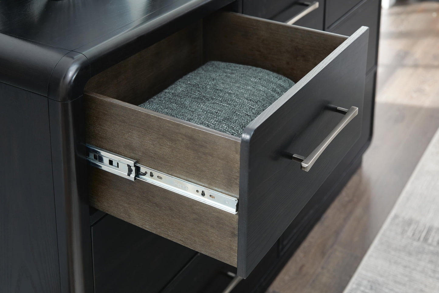 Rowanbeck Dresser