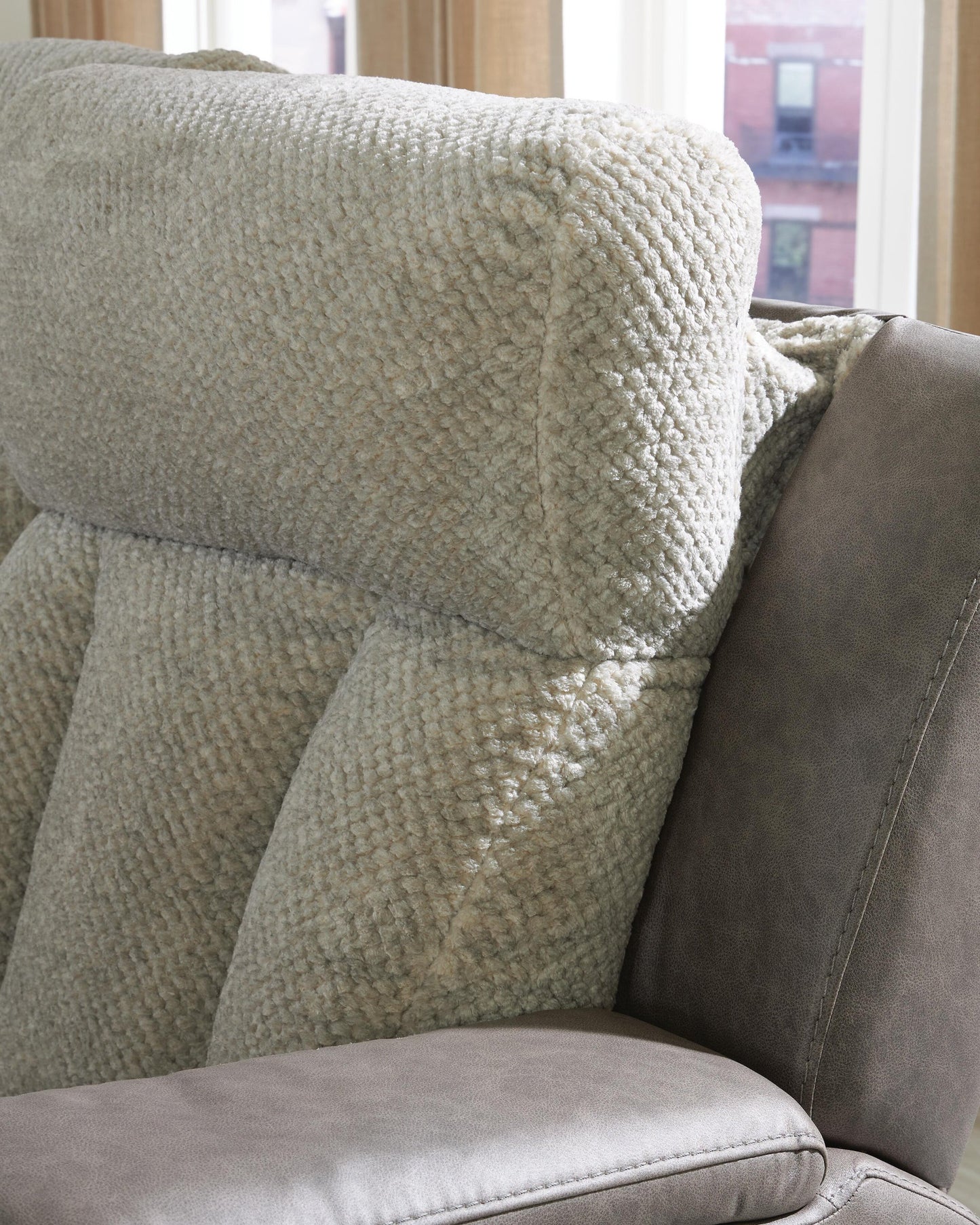 Branthorpe PWR Recliner/ADJ Headrest