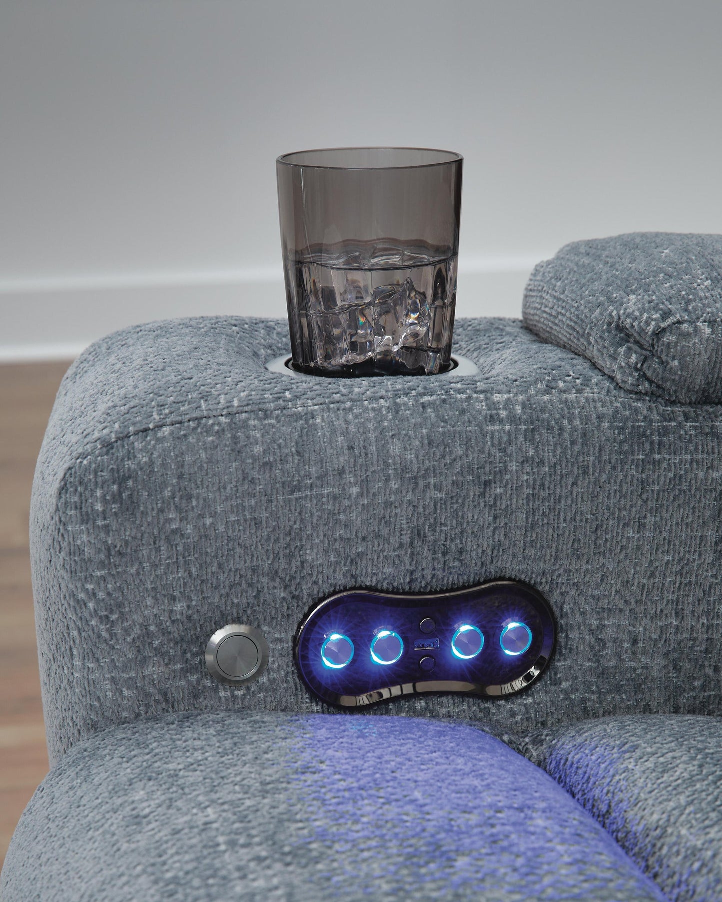 Studio Cave PWR REC Sofa with ADJ Headrest