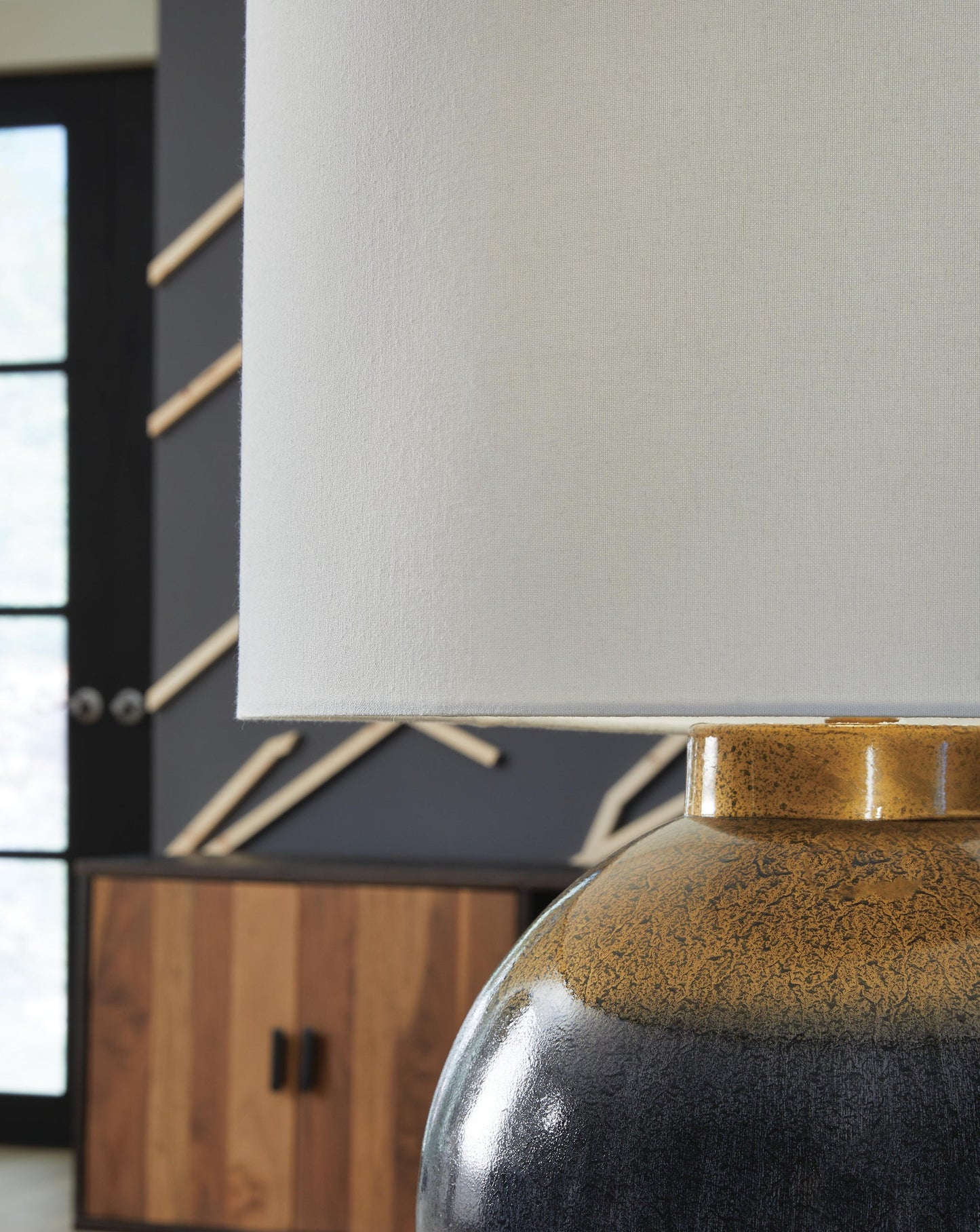 Adara Metal Table Lamp (1/CN)