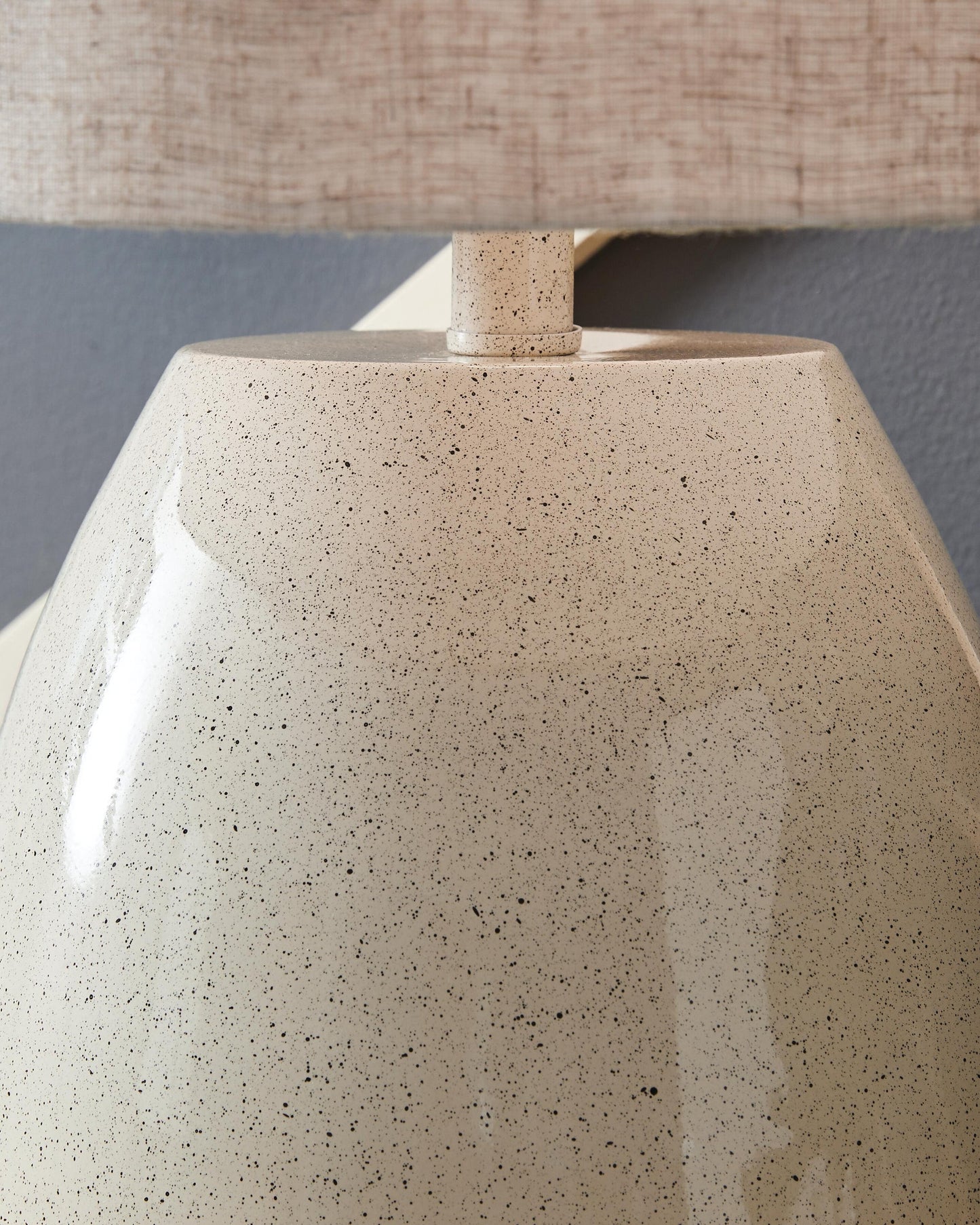 Linas Metal Table Lamp (1/CN)