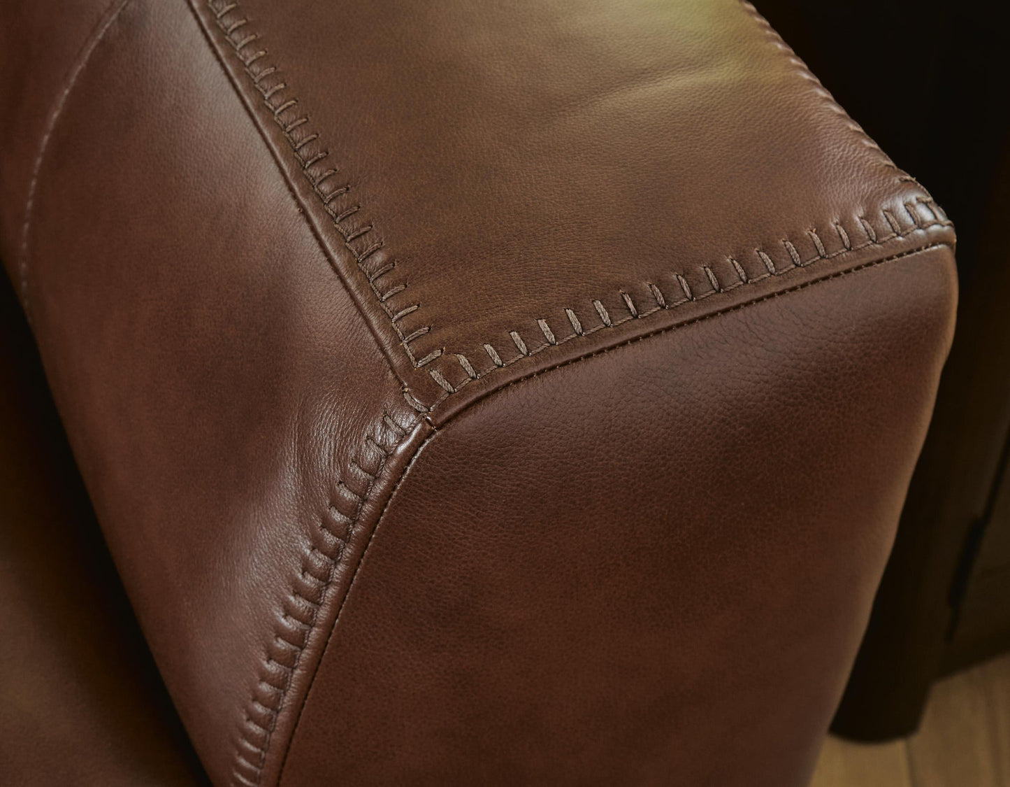 Brogliano Loveseat