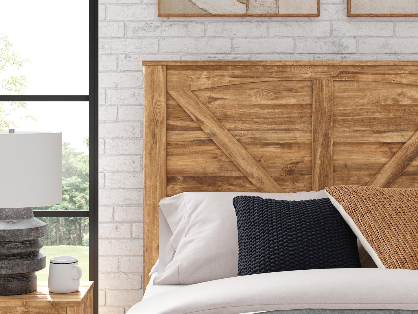 Maystonna Queen Crossbuck Panel Bed