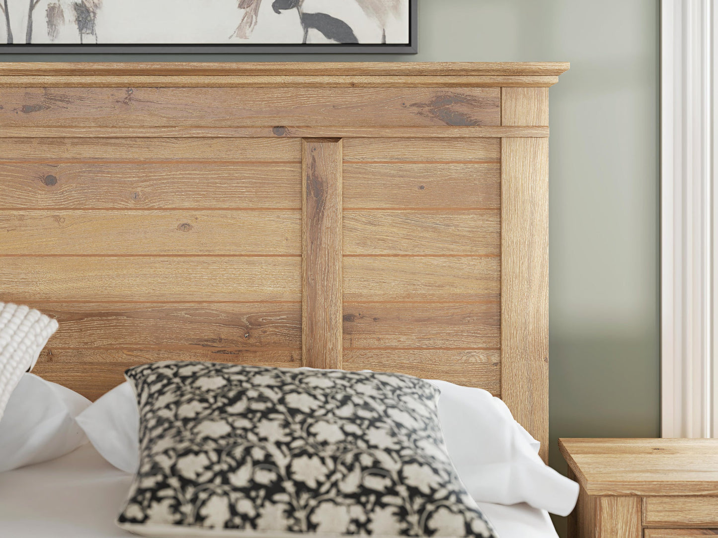 Makidern Queen Panel Bed