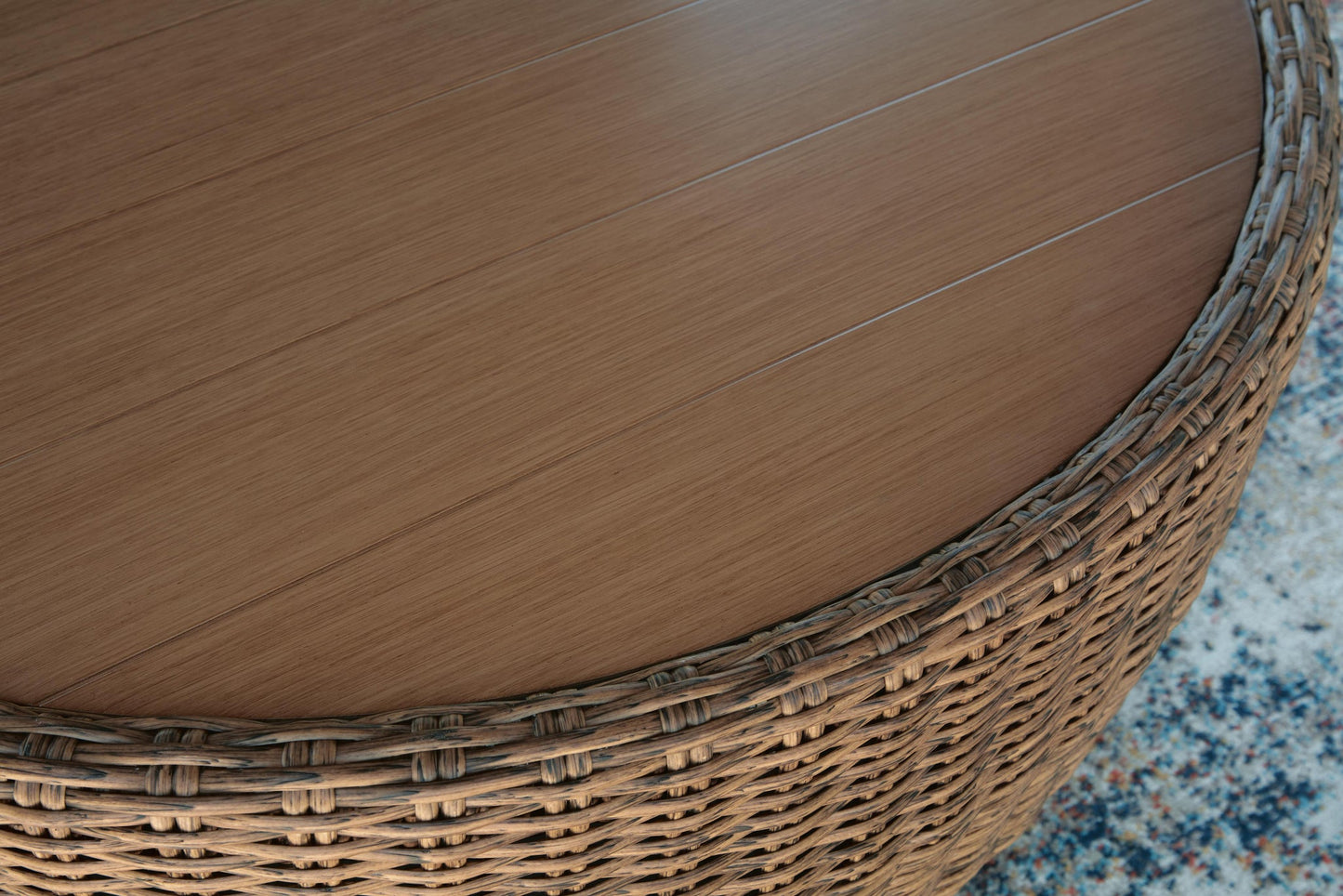 Double Point Round Cocktail Table