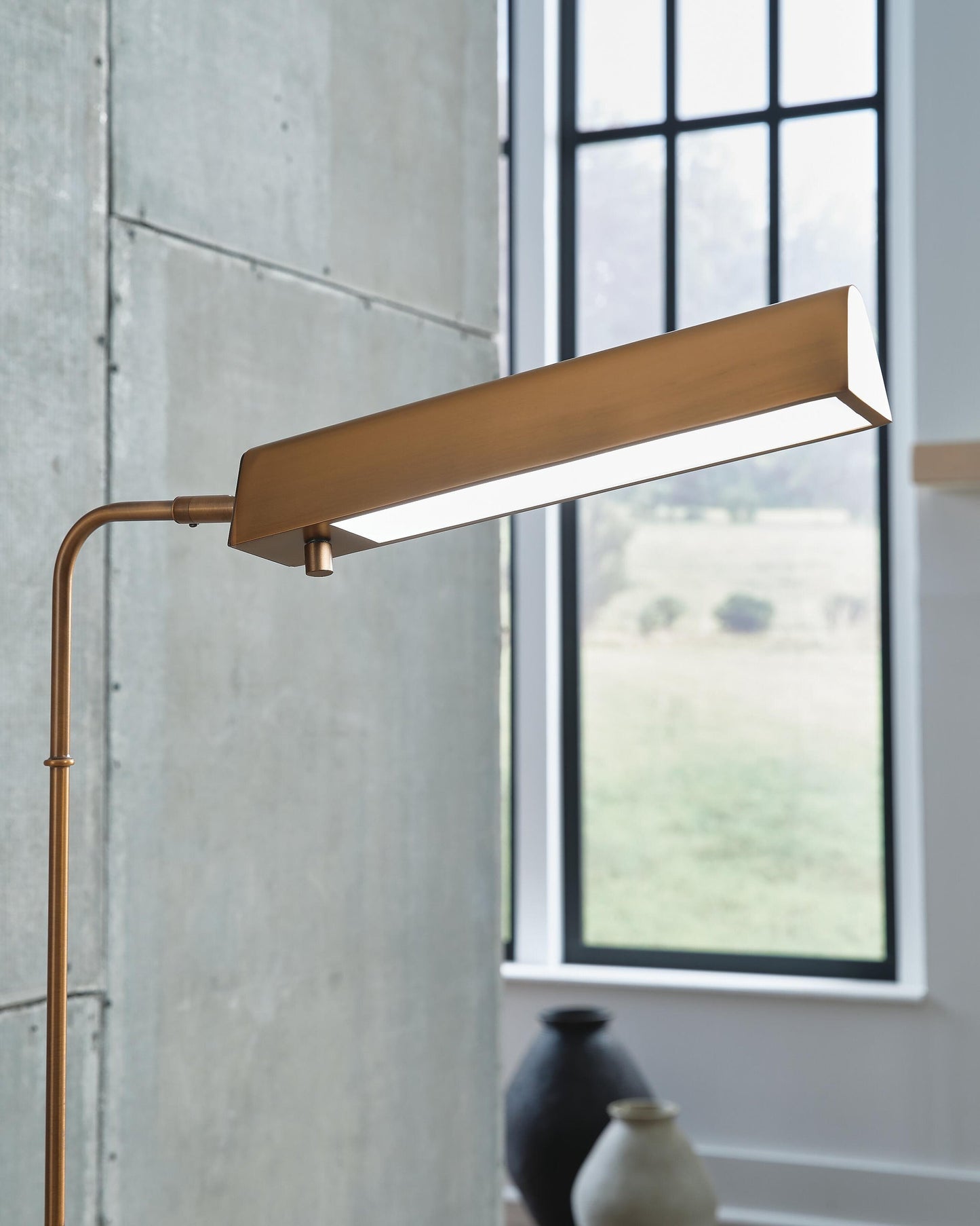 Yafe Metal Floor Lamp (1/CN)