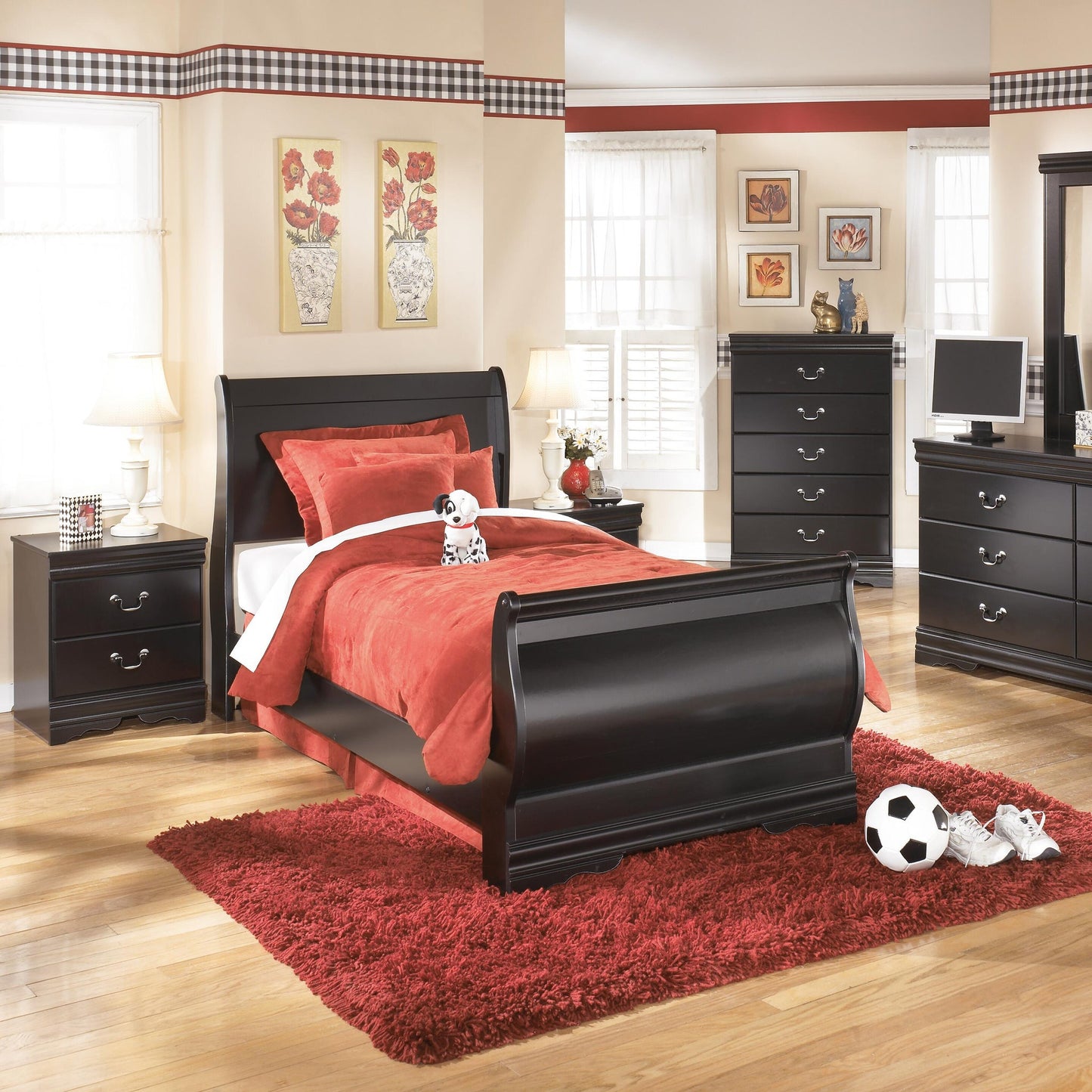 Huey Vineyard Full Sleigh Bed with Mirrored Dresser, Chest and Nightstand