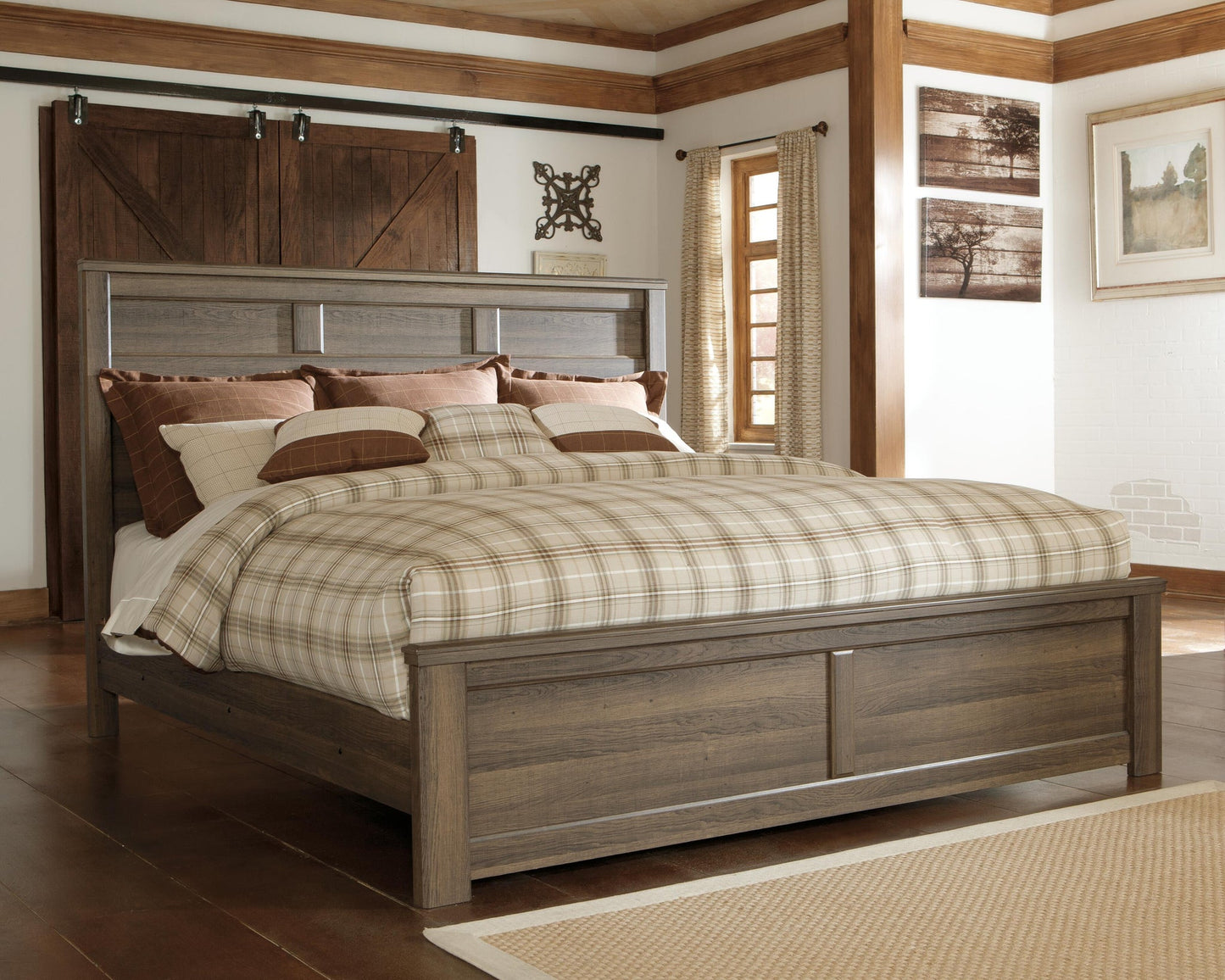 Juararo California King Panel Bed with Mirrored Dresser