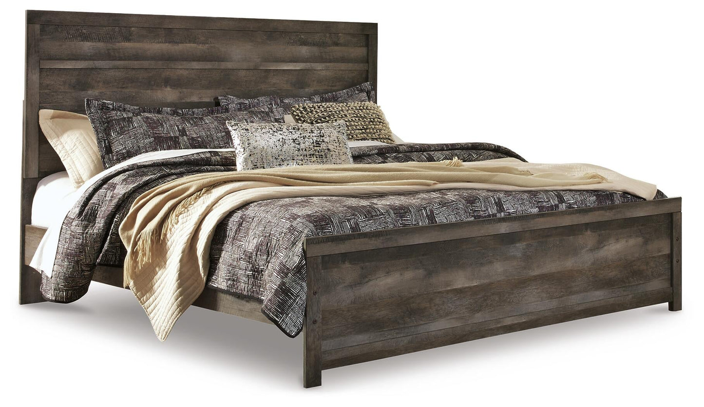 Wynnlow King Panel Bed with Mirrored Dresser and Nightstand