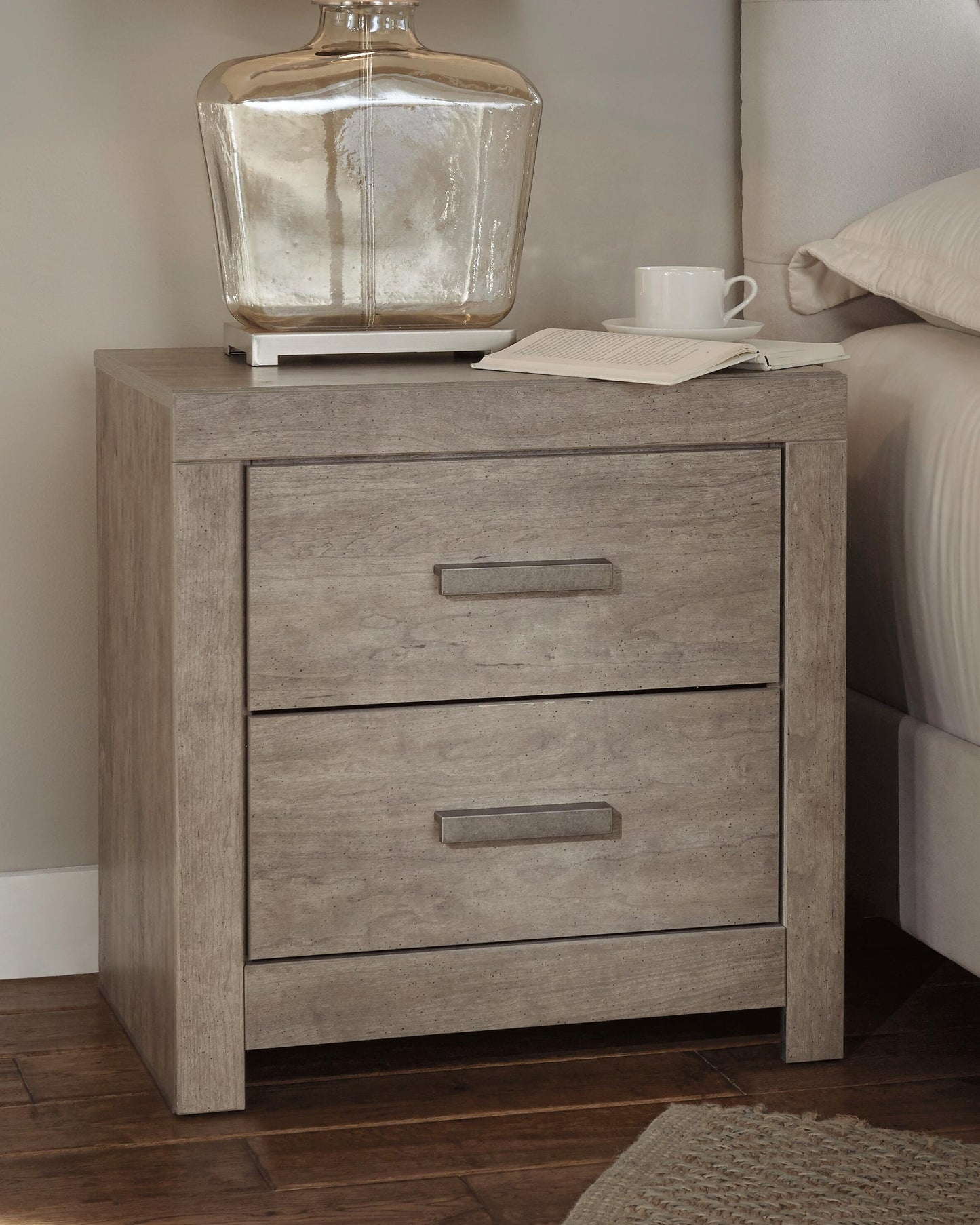 Culverbach Queen Panel Bed with Mirrored Dresser, Chest and Nightstand