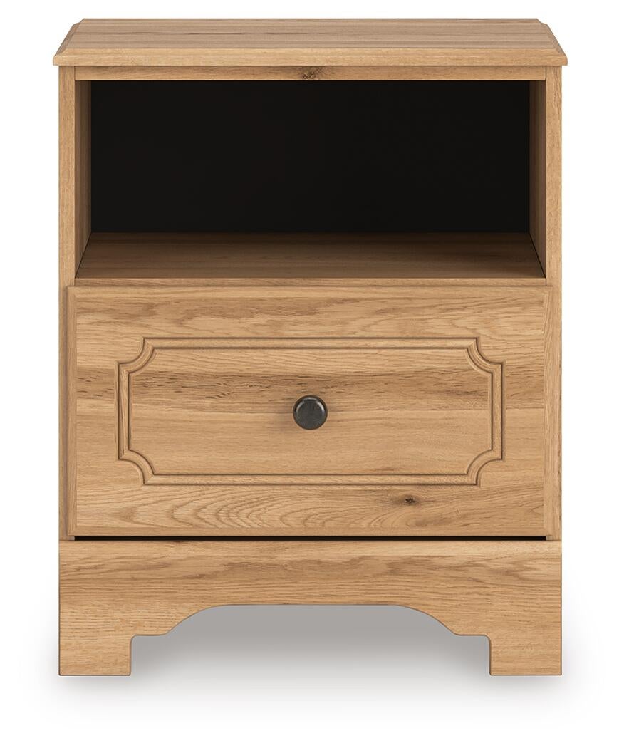 Galletyn King Panel Bed with Mirrored Dresser and Nightstand