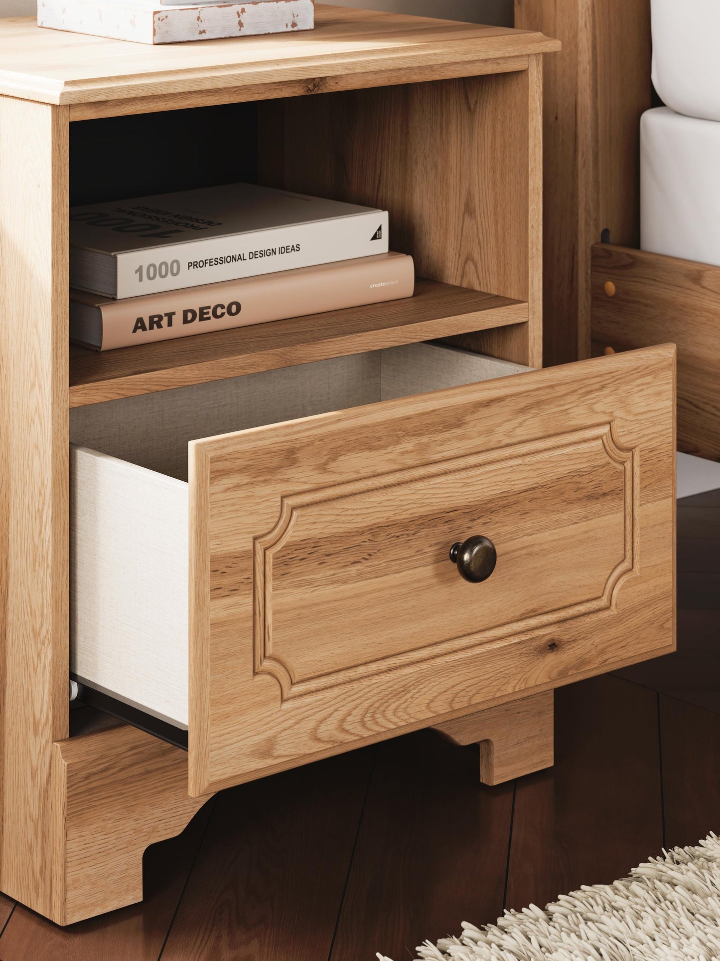 Galletyn King Panel Bed with Mirrored Dresser and Nightstand
