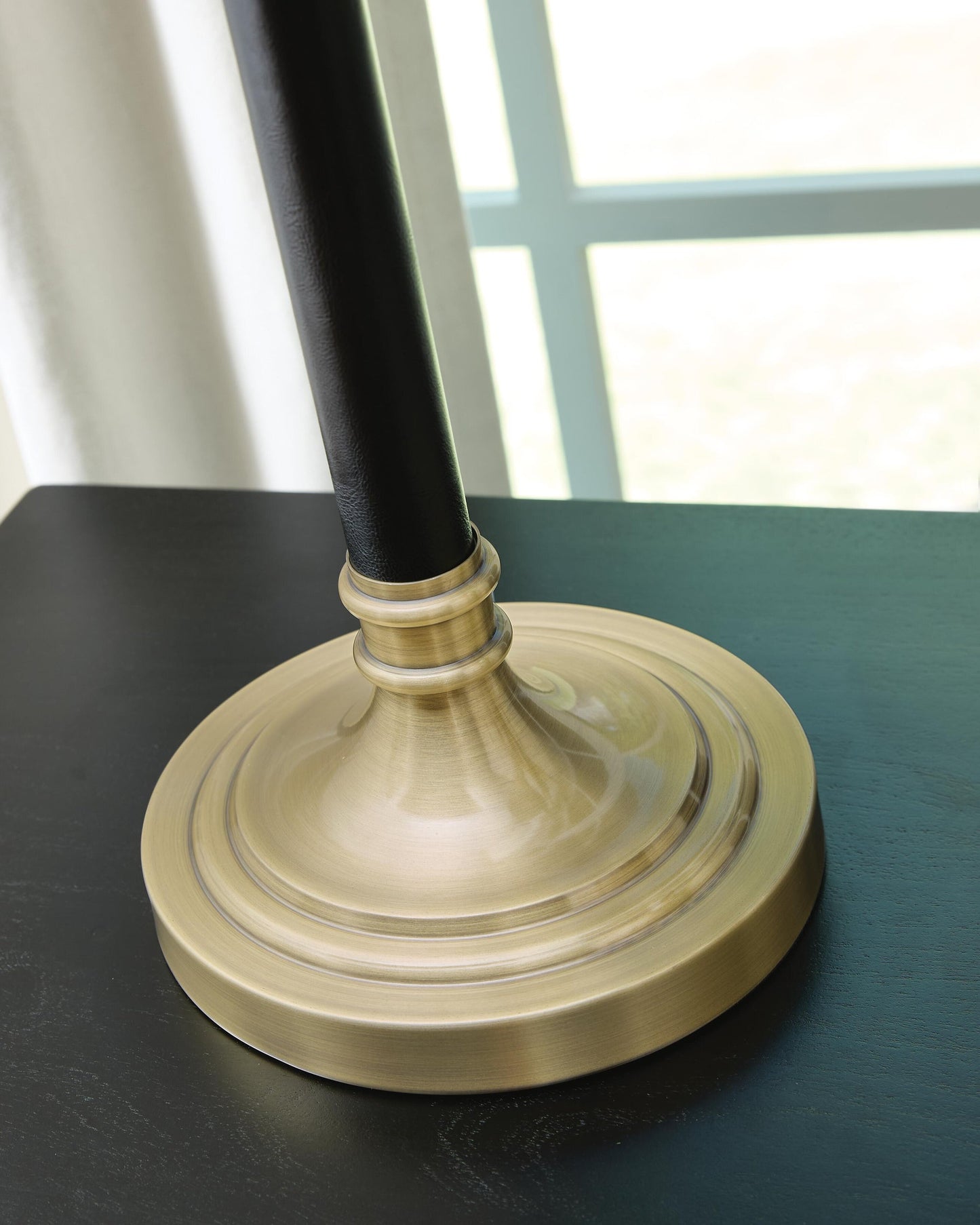 Clairwell Metal Desk Lamp (1/CN)